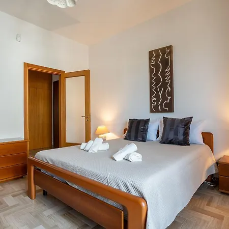 Dimora Waterfront דירה *