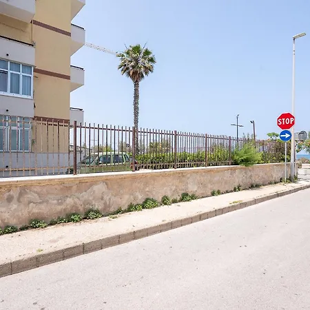 Dimora Waterfront דירה *