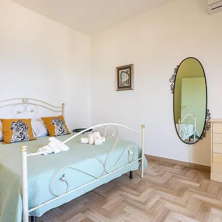 Dimora Waterfront Apartment